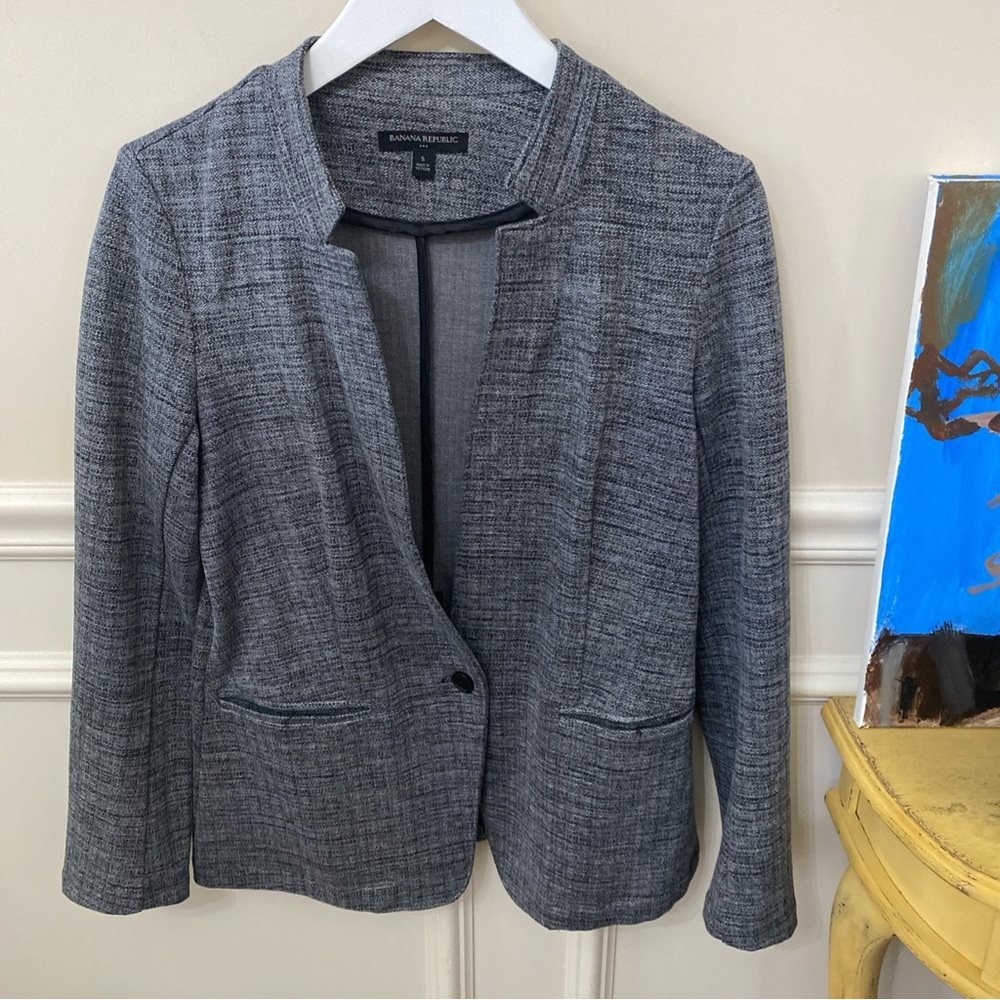 Gray Women's Soft Blazer by Banana Republic Size Small One Button EUC